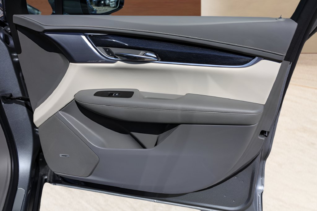 Certified 2025 Cadillac XT6 Premium Luxury FWD image 30