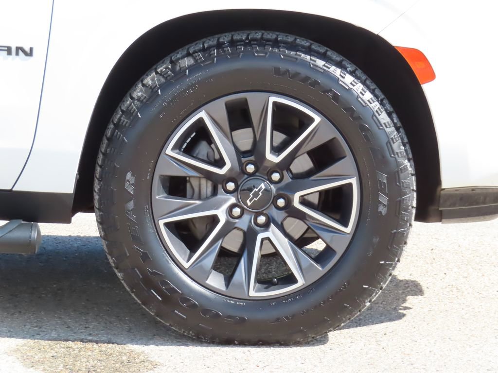 Used 2021 Chevrolet Suburban Z71 w/ Z71 Off-Road Package AWD/4WD image 13