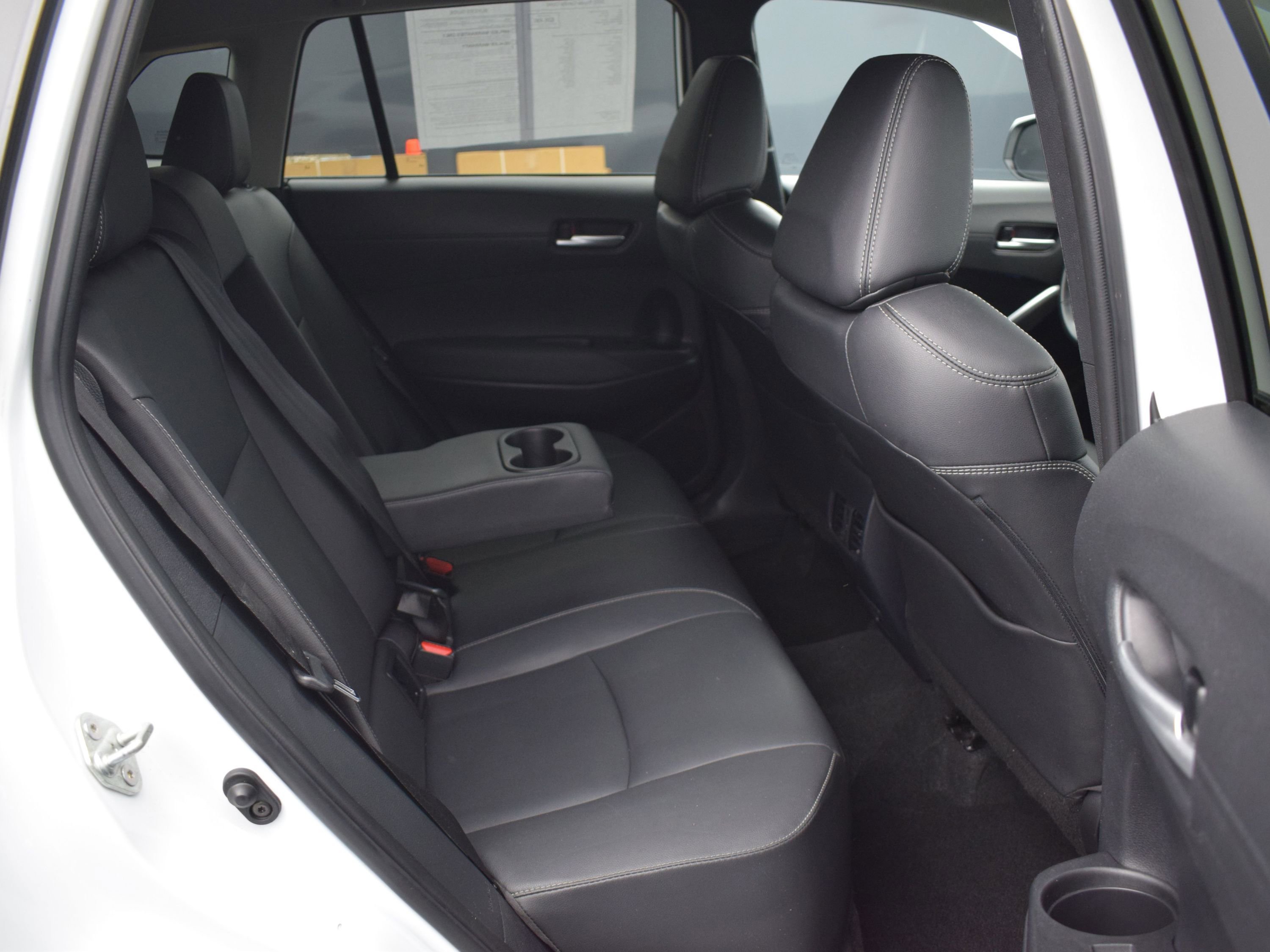 Used 2022 Toyota Corolla Cross XLE image 11