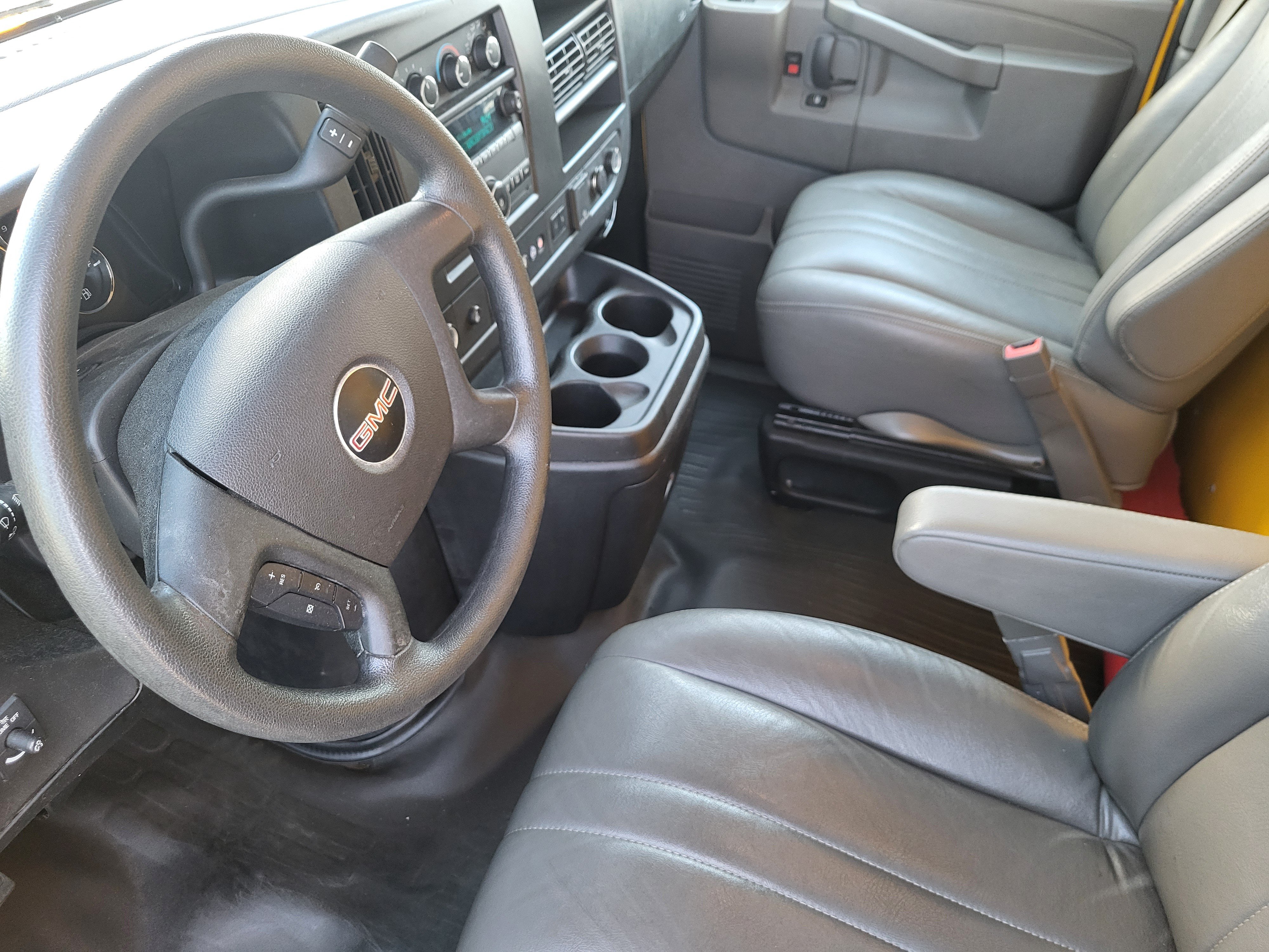 Used 2021 GMC Savana 3500 Extended w/ Power Convenience Package RWD image 12