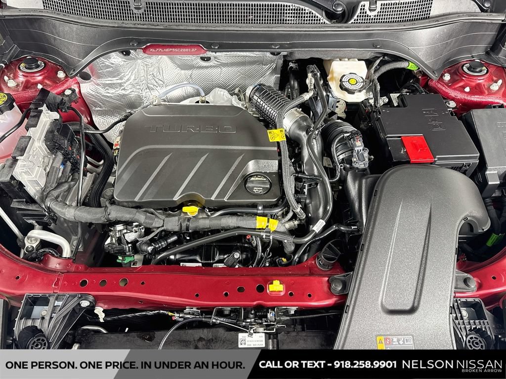 Used 2025 Chevrolet Trax LT w/ Driver Confidence Package FWD image 29