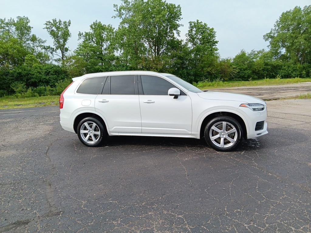 Used 2022 Volvo XC90 T5 Momentum AWD/4WD image 4