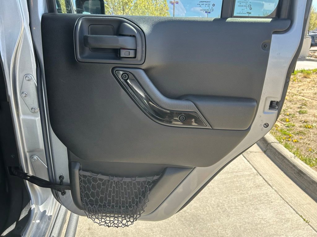 Used 2015 Jeep Wrangler Unlimited Sahara image 27