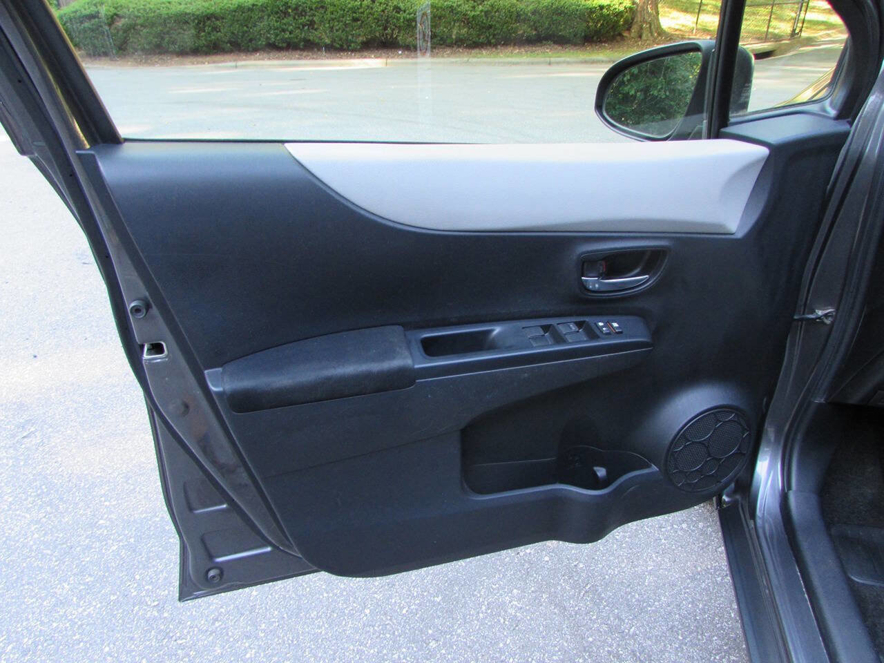 Used 2012 Toyota Yaris LE FWD image 21