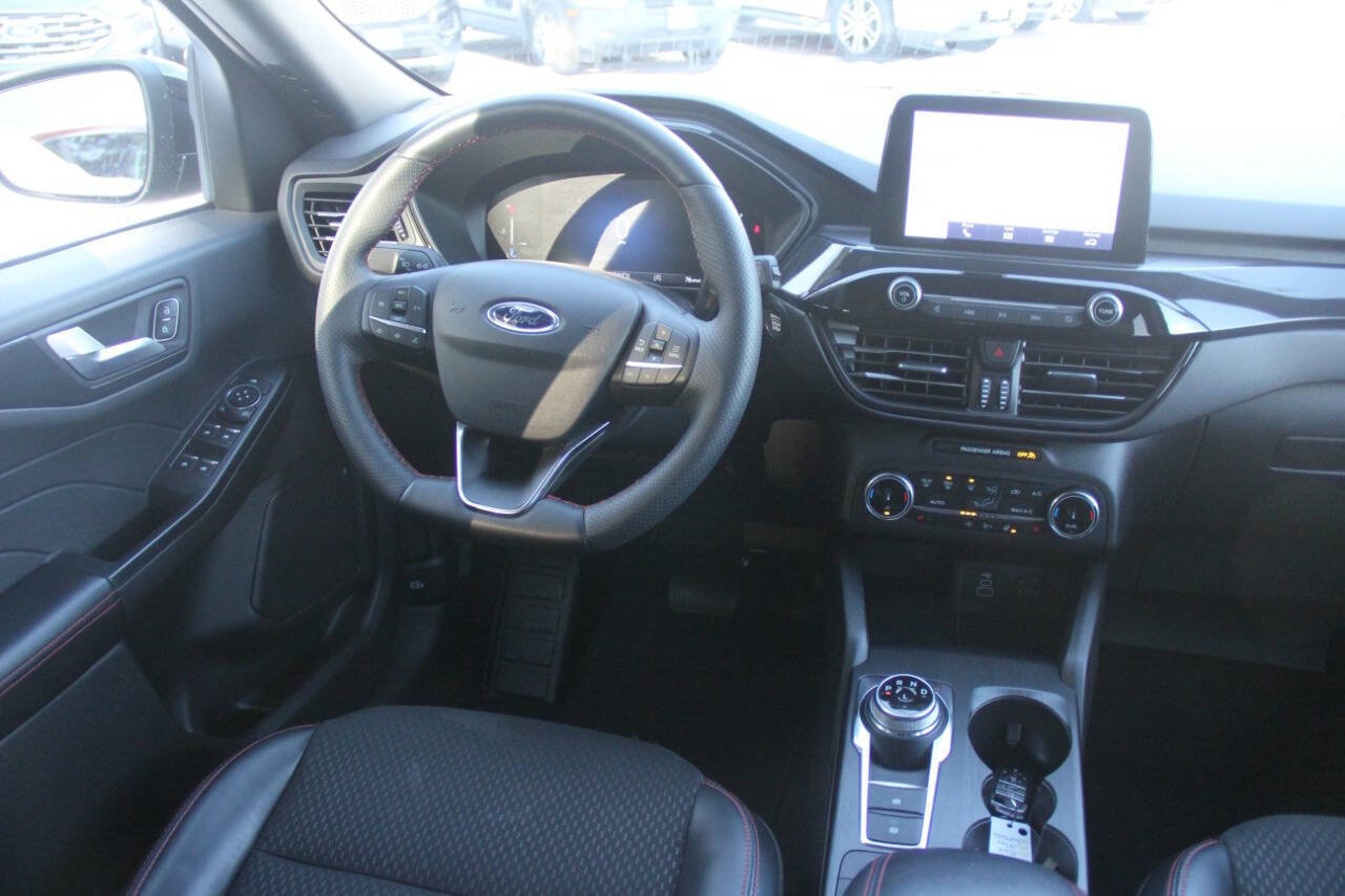 Certified 2025 Ford Escape ST-Line Select AWD/4WD image 16