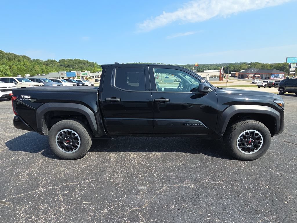 Used 2025 Toyota Tacoma TRD Off-Road AWD/4WD image 11