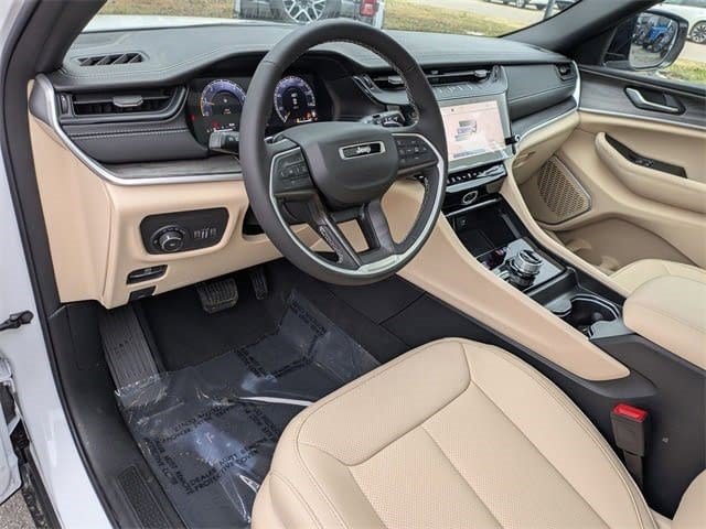 New 2026 Jeep Grand Cherokee Limited w/ Luxury Tech Group II AWD/4WD image 9
