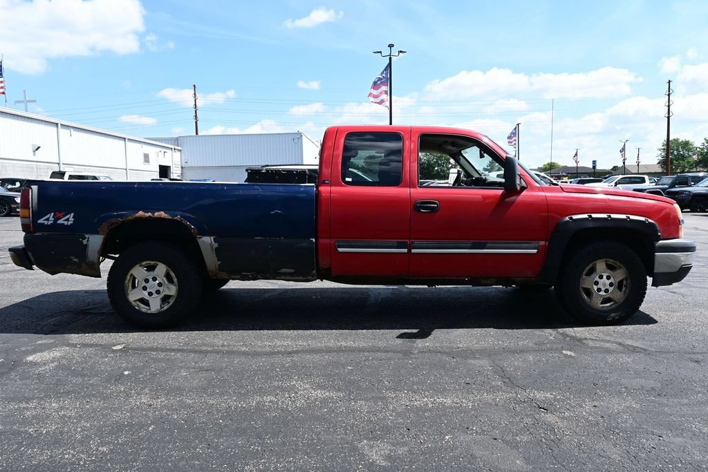 Used 2005 Chevrolet Silverado 1500 LS w/ Light Duty Power Package AWD/4WD image 3