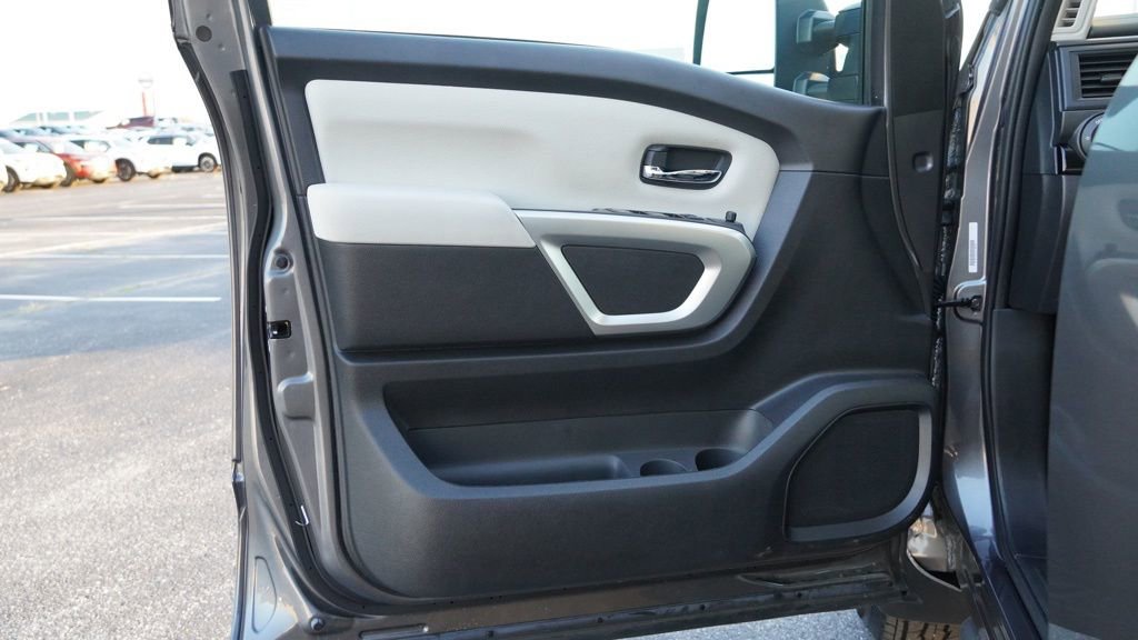 Used 2024 Nissan Titan SV w/ SV Convenience Package image 13