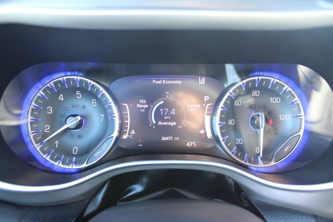 Used 2025 Chrysler Pacifica Select FWD image 14