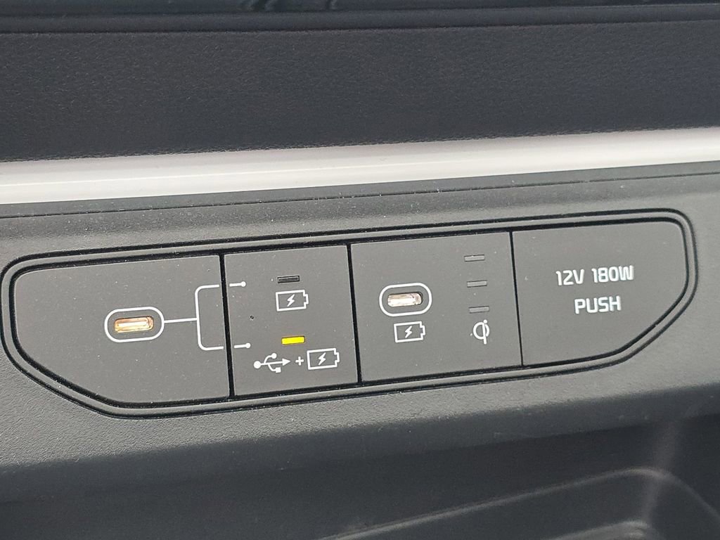 Used 2025 Kia Carnival SX w/ SX Dark Edition Package image 30