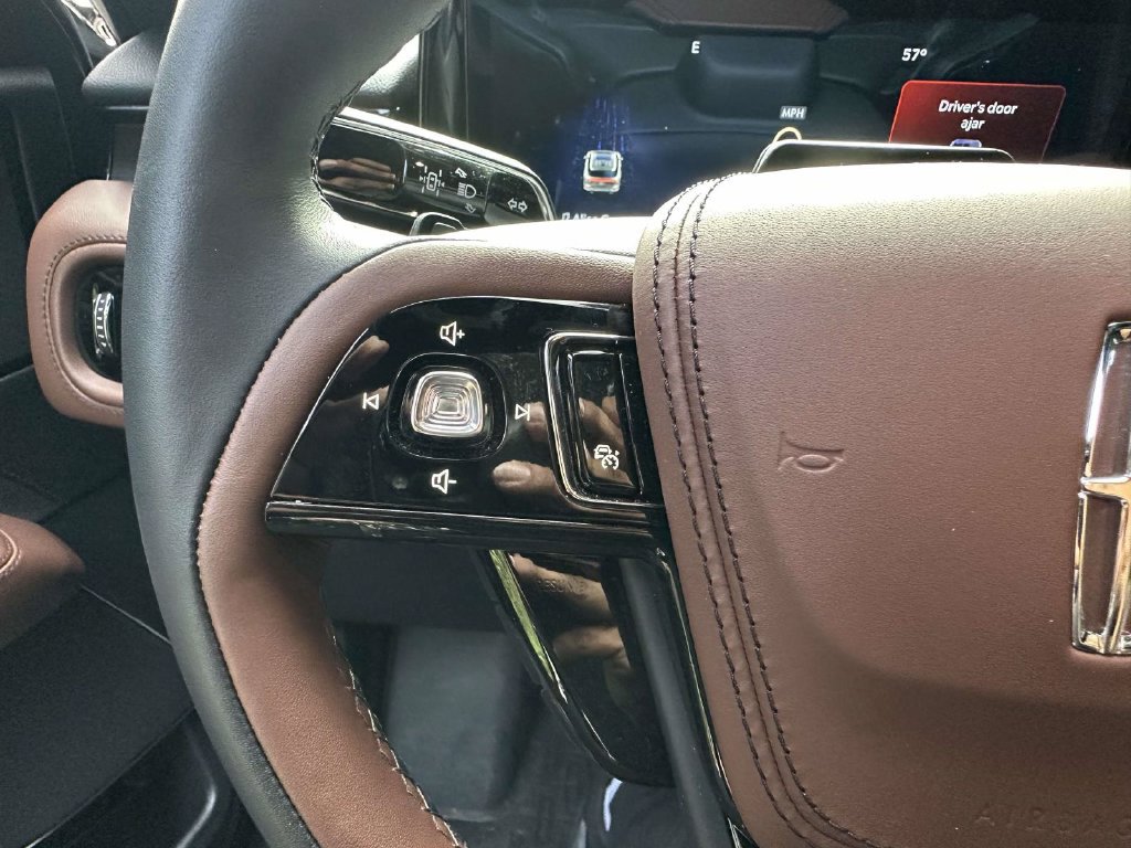 Used 2026 Lincoln Aviator Reserve AWD/4WD image 32