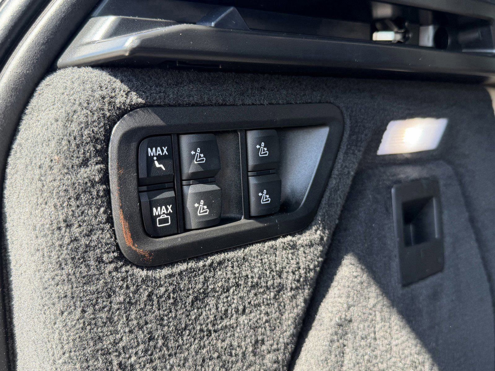 Used 2021 BMW X7 xDrive40i w/ Premium Package 2 AWD/4WD image 14