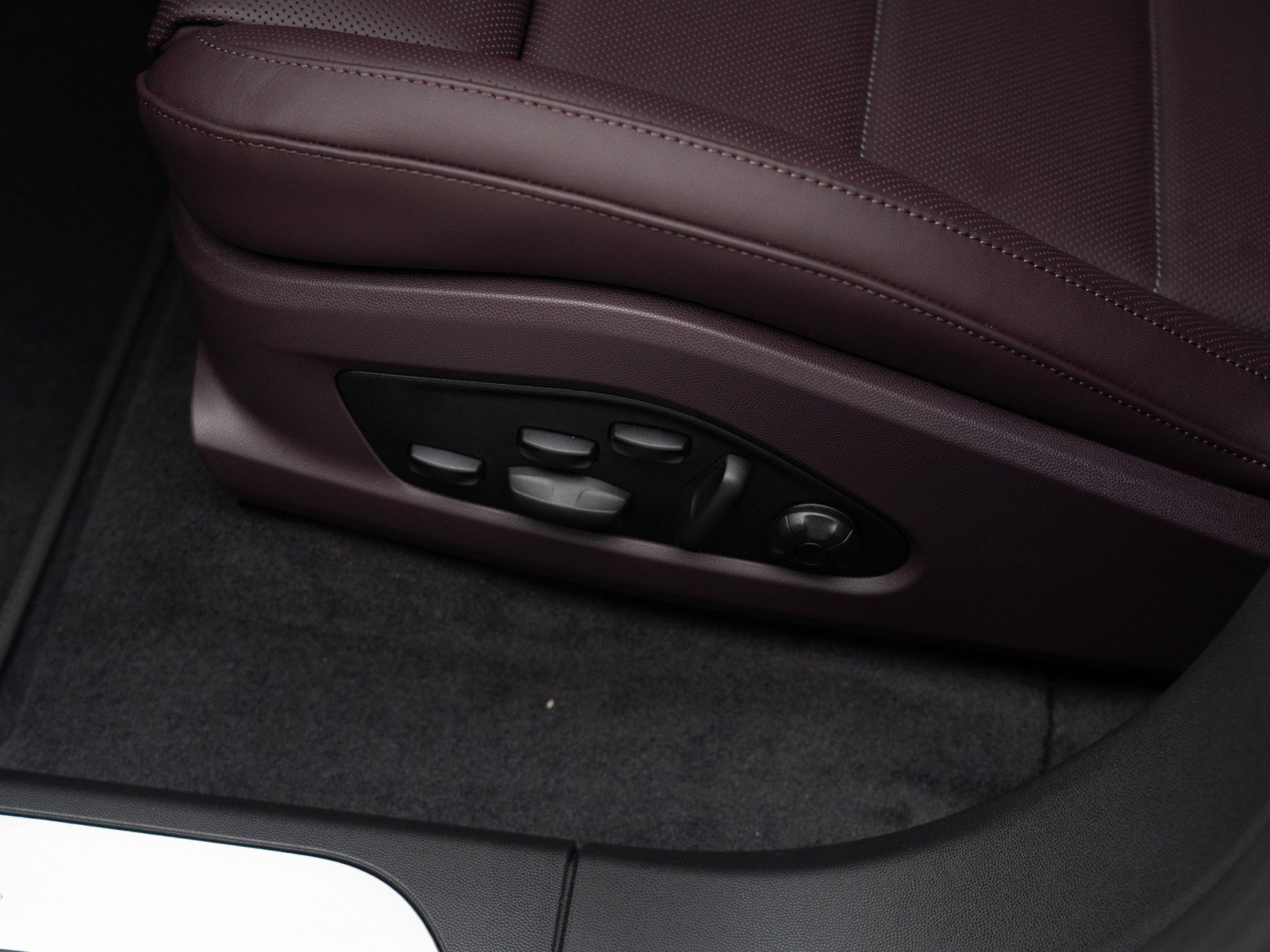 New 2026 Porsche Macan Electric image 16