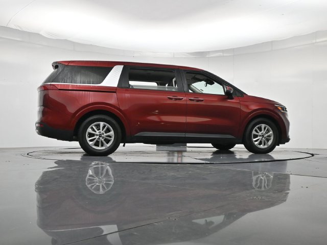 Used 2024 Kia Carnival LX FWD image 31