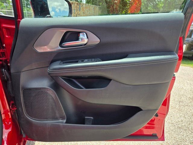 Used 2025 Chrysler Pacifica Select FWD image 27