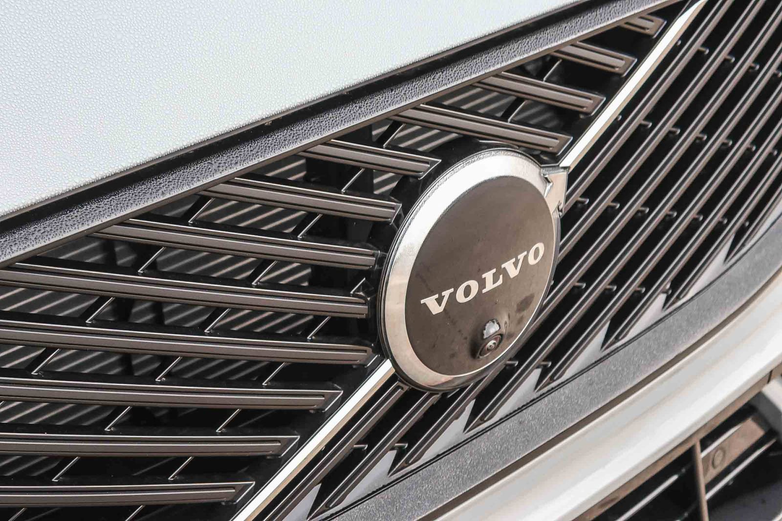 New 2026 Volvo XC60 B5 Ultra w/ Protection Package Premier image 16