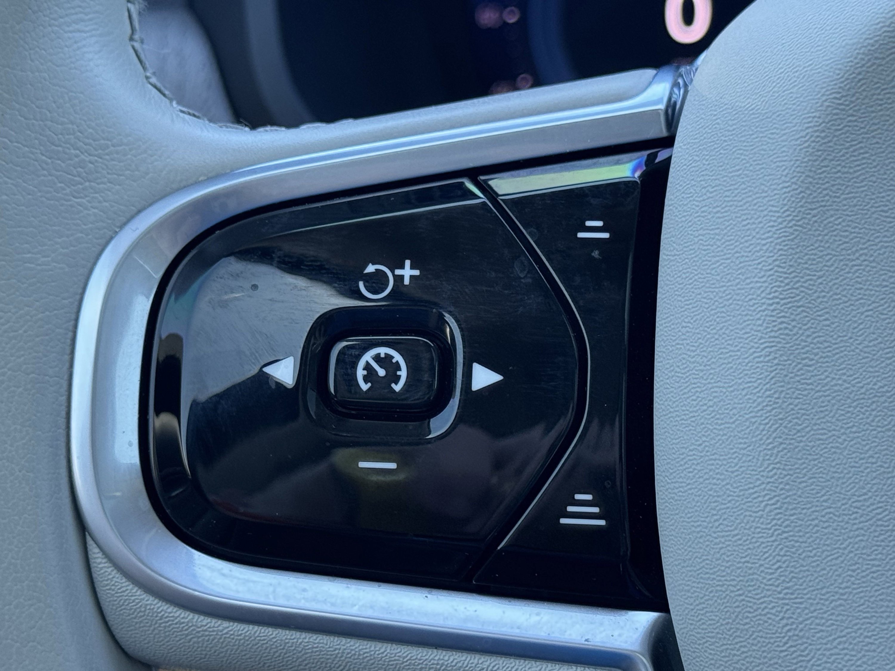 Used 2024 Volvo S90 T8 Ultimate w/ Lounge Package image 60