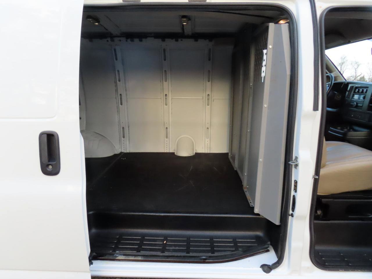 Used 2022 Chevrolet Express 3500 w/ Driver Convenience Package image 21