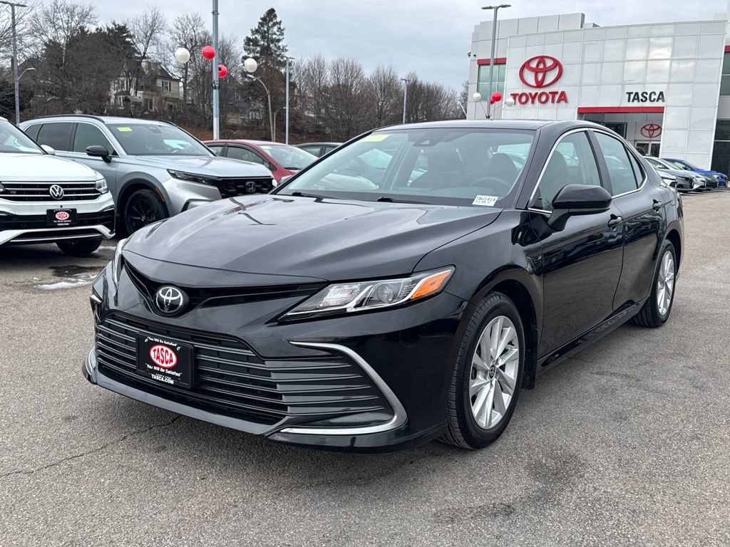 Used 2023 Toyota Camry LE image 3