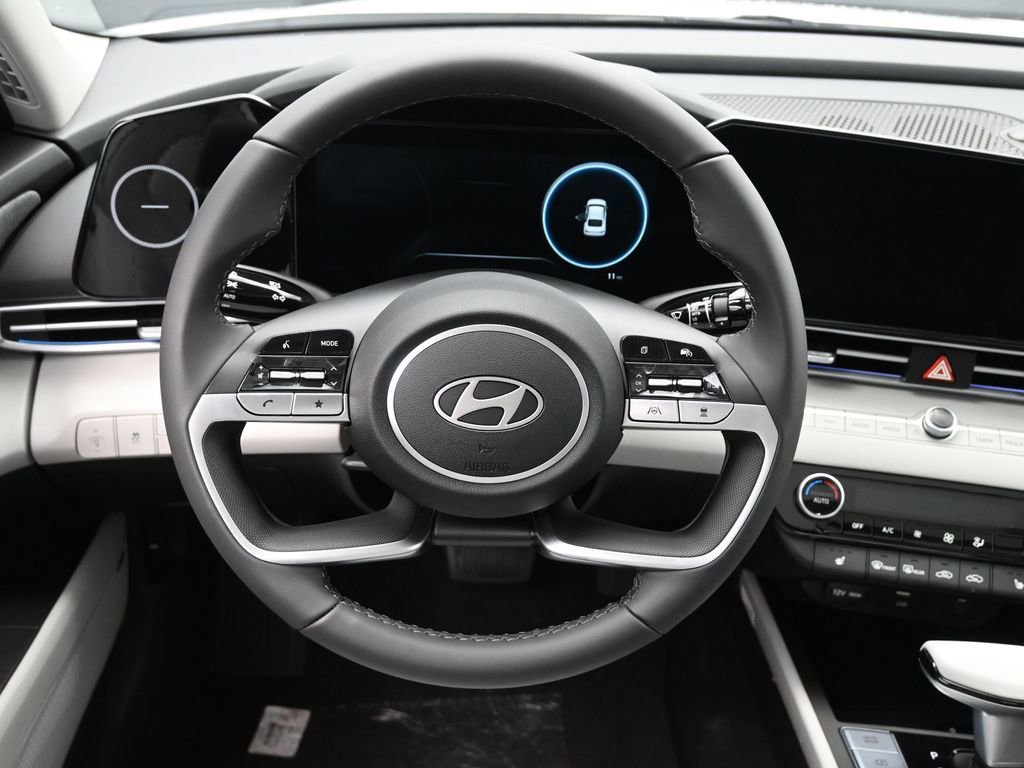New 2025 Hyundai Elantra Limited image 21