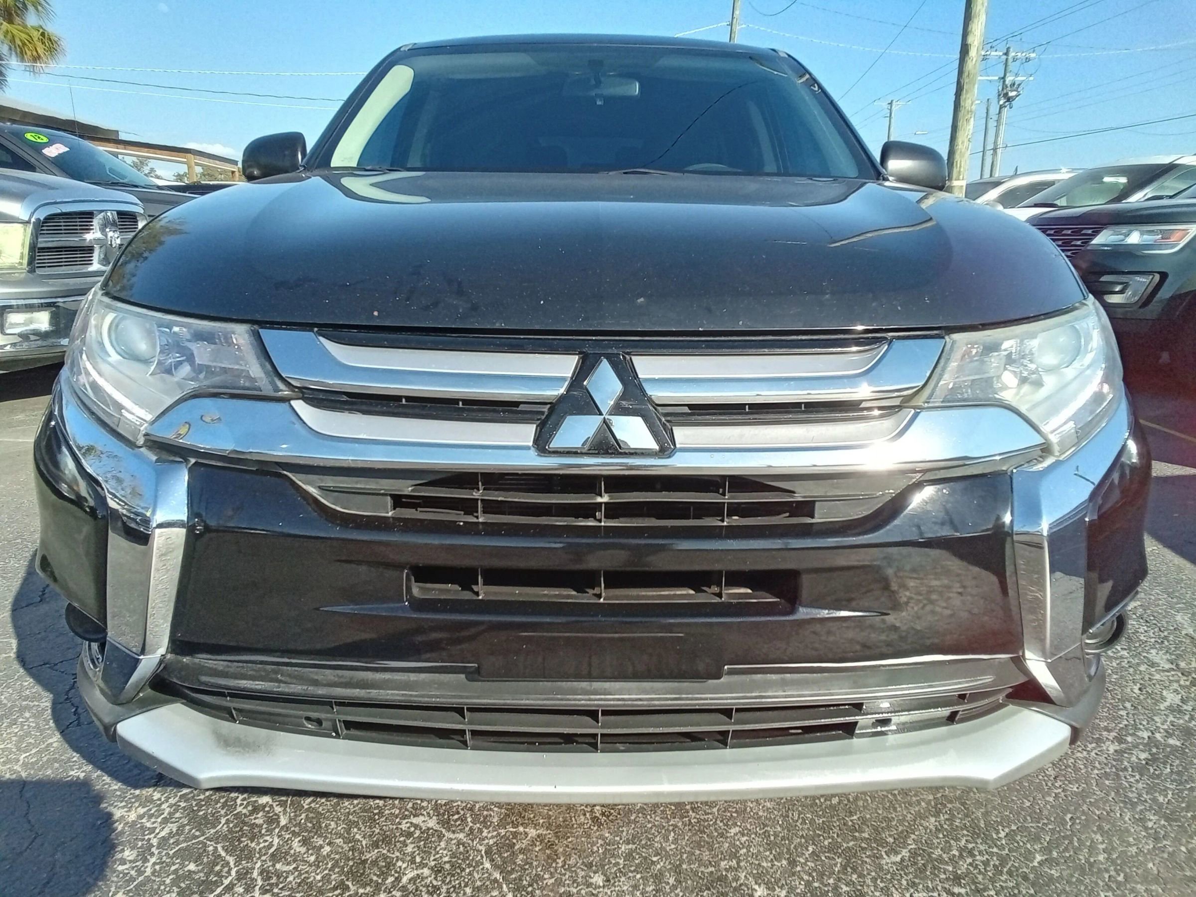 Used 2018 Mitsubishi Outlander ES image 3