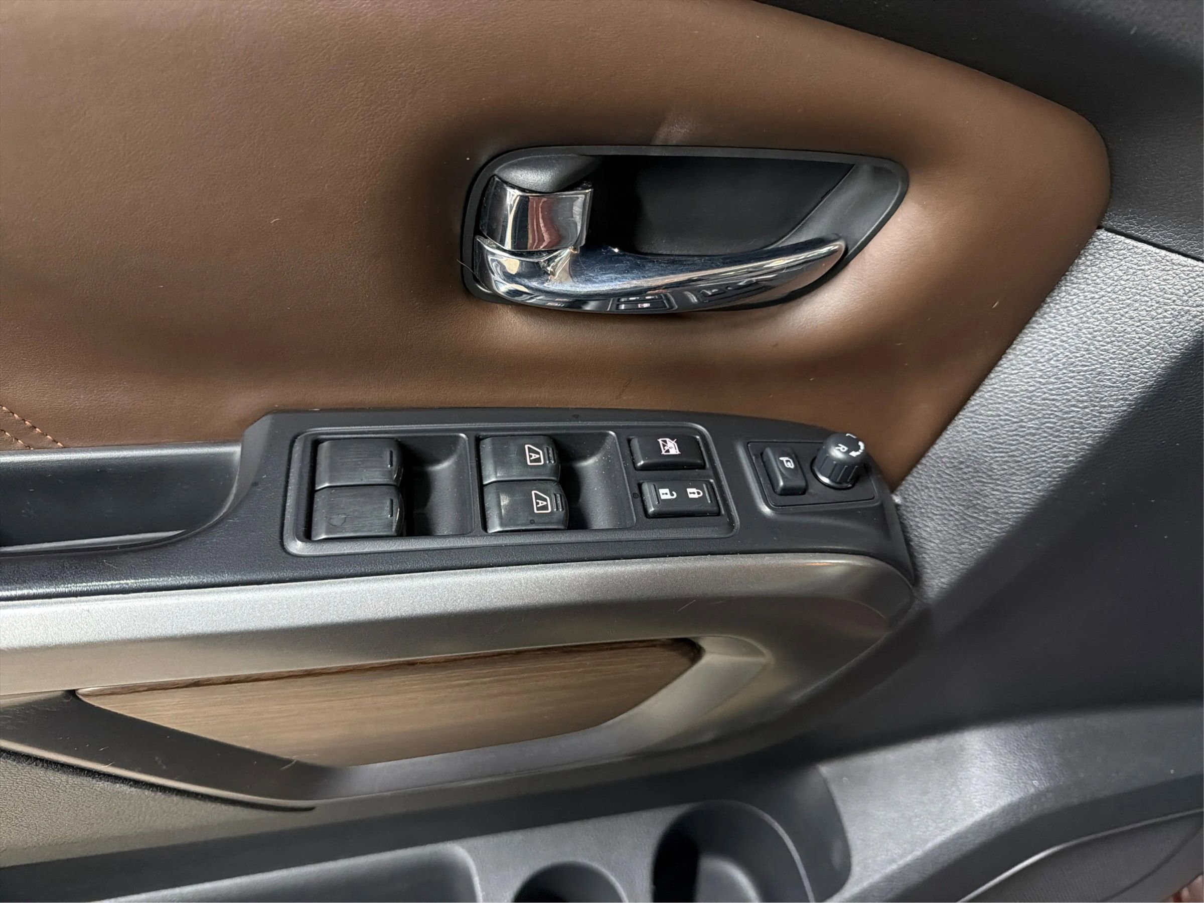 Used 2019 Nissan Titan Platinum Reserve w/ Platinum Utility Package AWD/4WD image 29