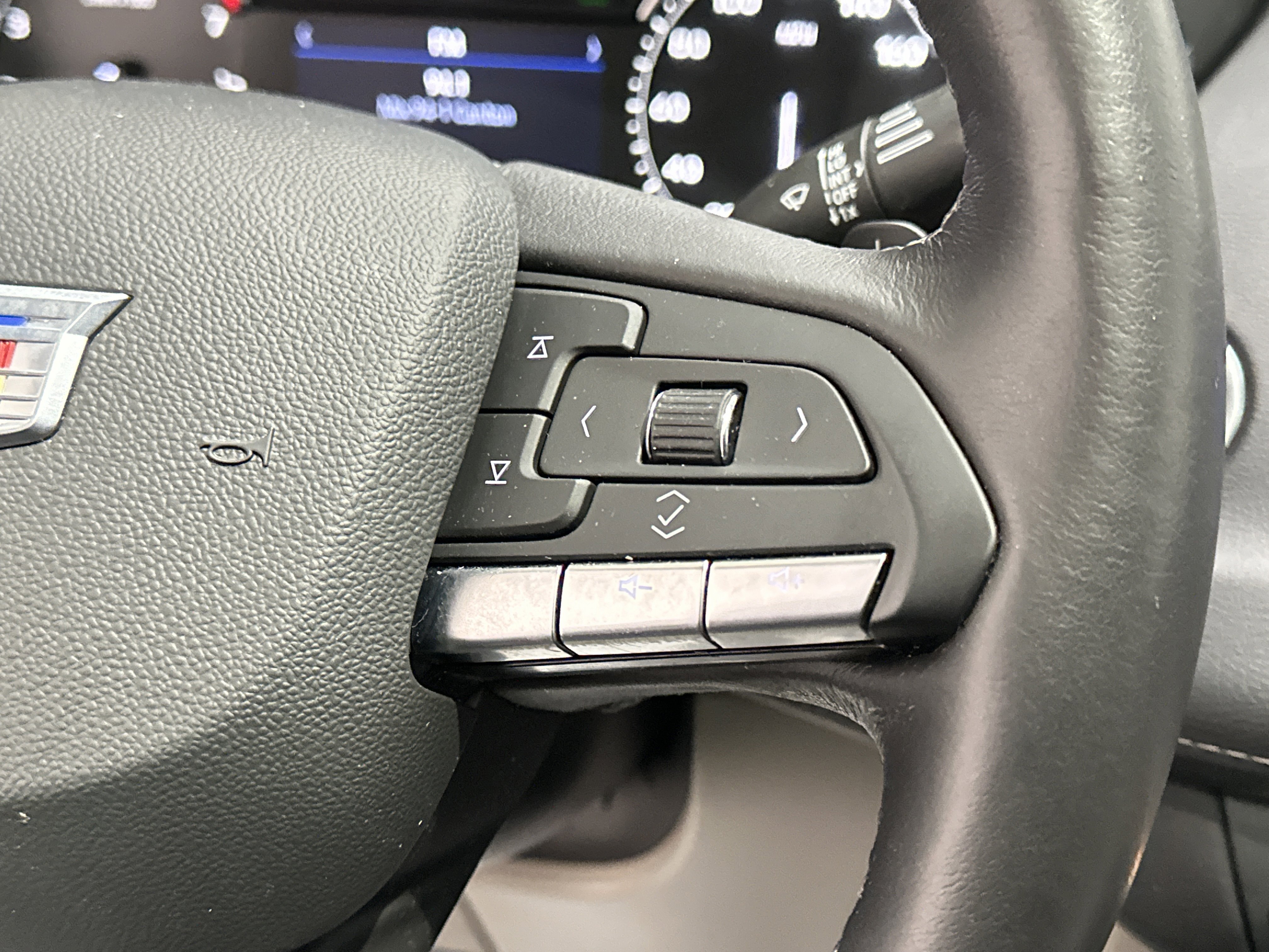 Used 2023 Cadillac XT4 Luxury w/ Cold Weather Package image 31