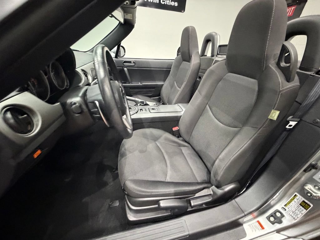 Used 2011 MAZDA MX-5 Miata Sport RWD image 31