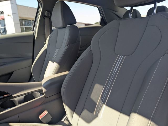 Used 2025 Hyundai Elantra SEL image 14