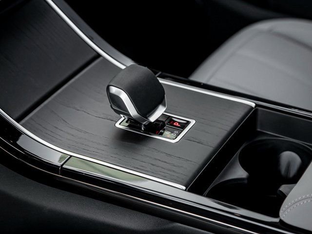 Used 2025 Land Rover Range Rover Evoque S image 18