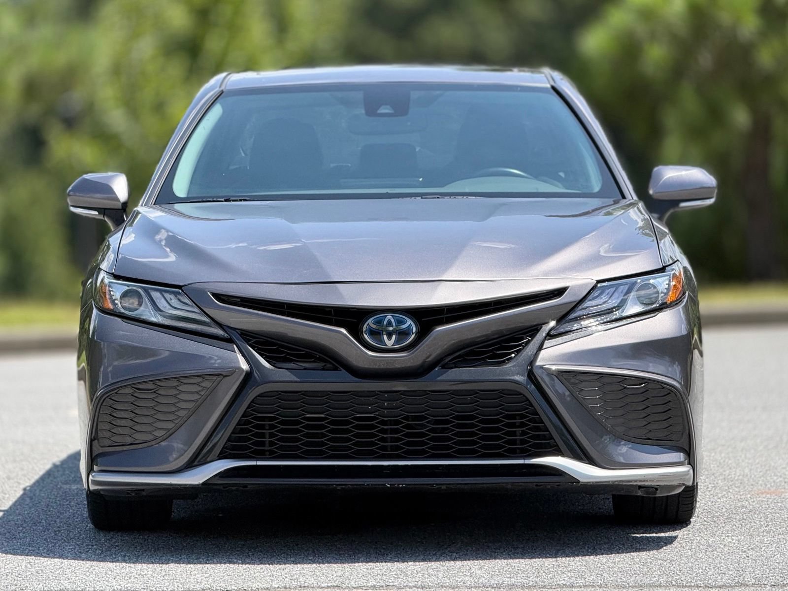 Used 2021 Toyota Camry XSE FWD image 3