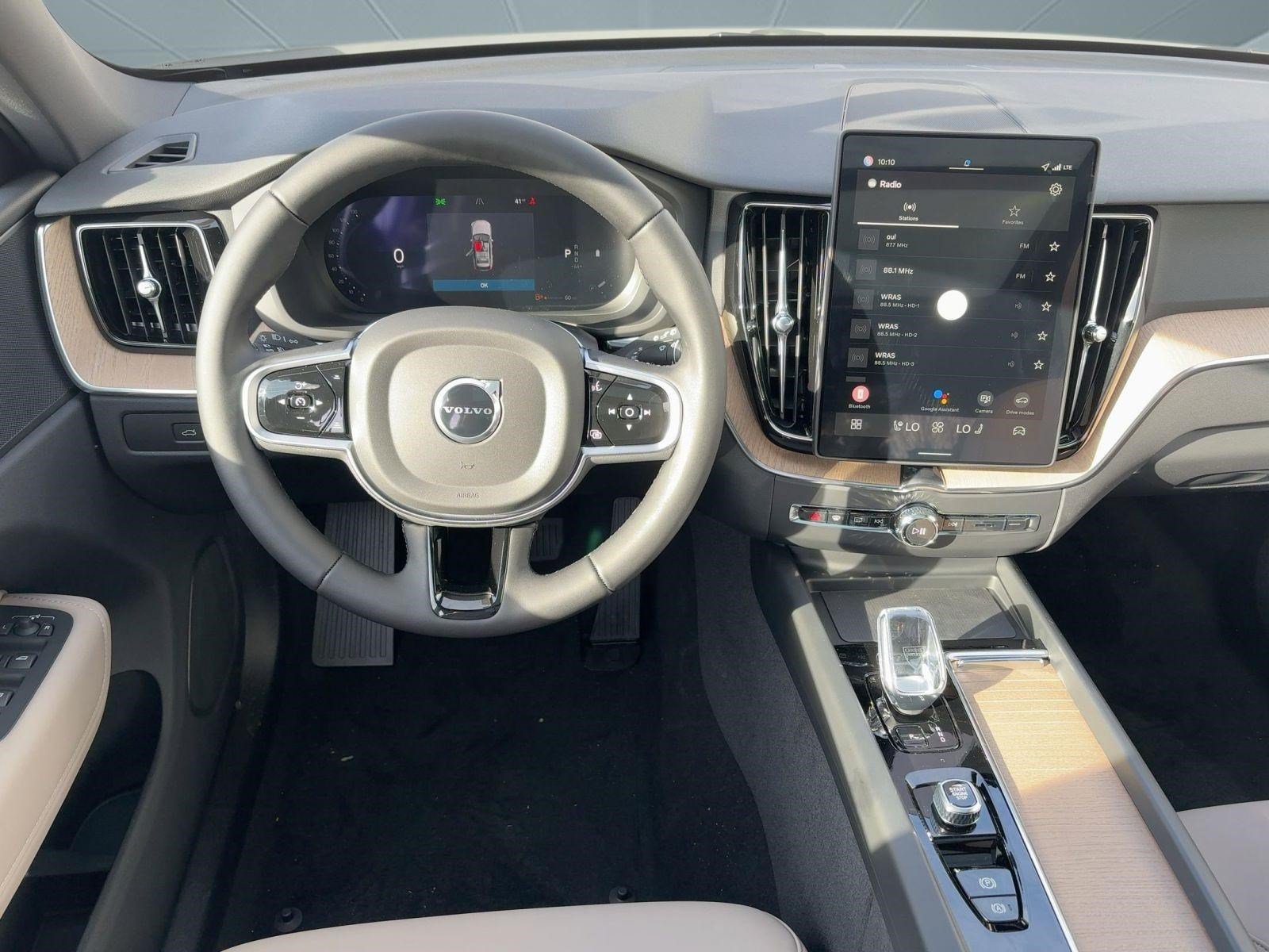 New 2026 Volvo XC60 B5 Plus w/ Protection Package Premier AWD/4WD image 26