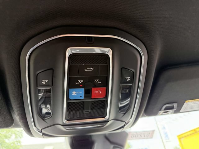 Used 2023 Jeep Grand Cherokee Altitude AWD/4WD image 30