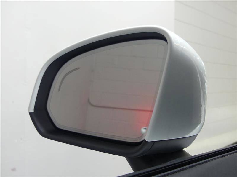 Used 2021 Volvo XC40 T5 Momentum w/ Climate Package image 14