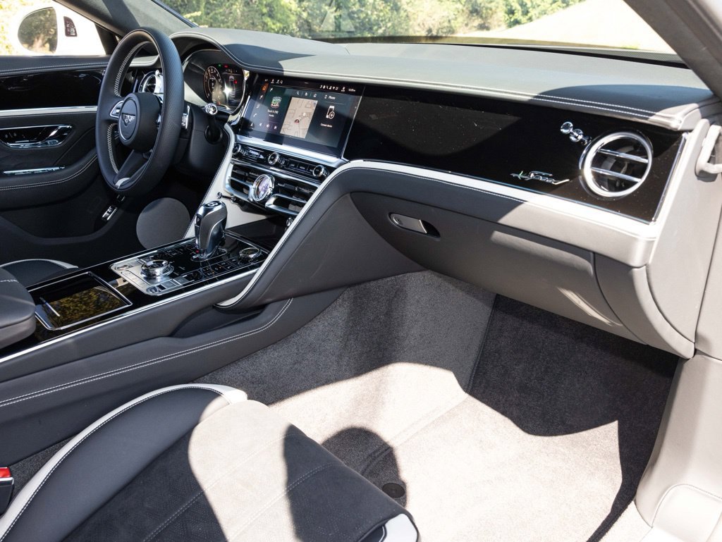 Used 2025 Bentley Flying Spur Plug-In Hybrid AWD/4WD image 4