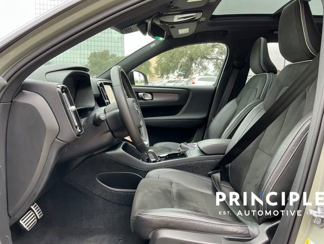 Used 2021 Volvo XC40 P8 Recharge w/ Advanced Package AWD/4WD image 28