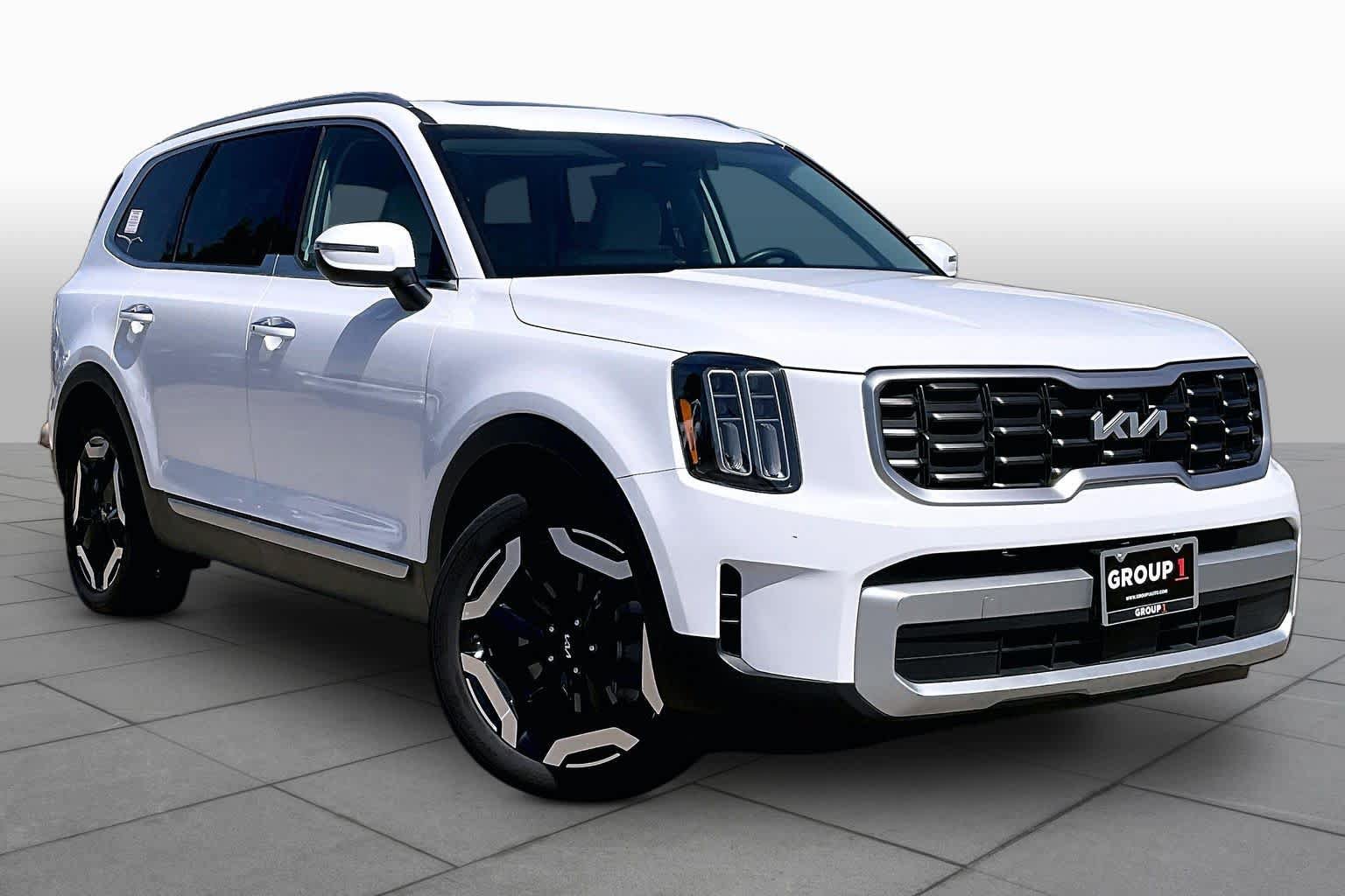 Used 2025 Kia Telluride S FWD image 3