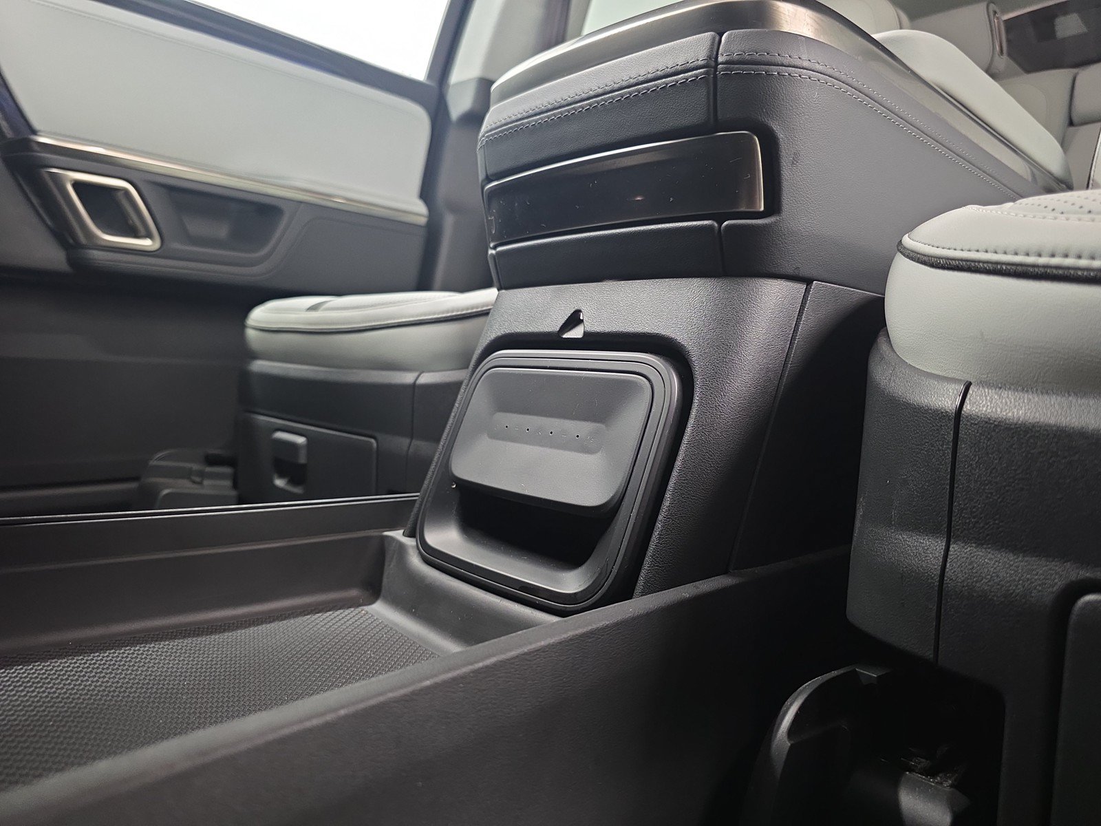 Used 2024 Rivian R1S Adventure AWD/4WD image 33