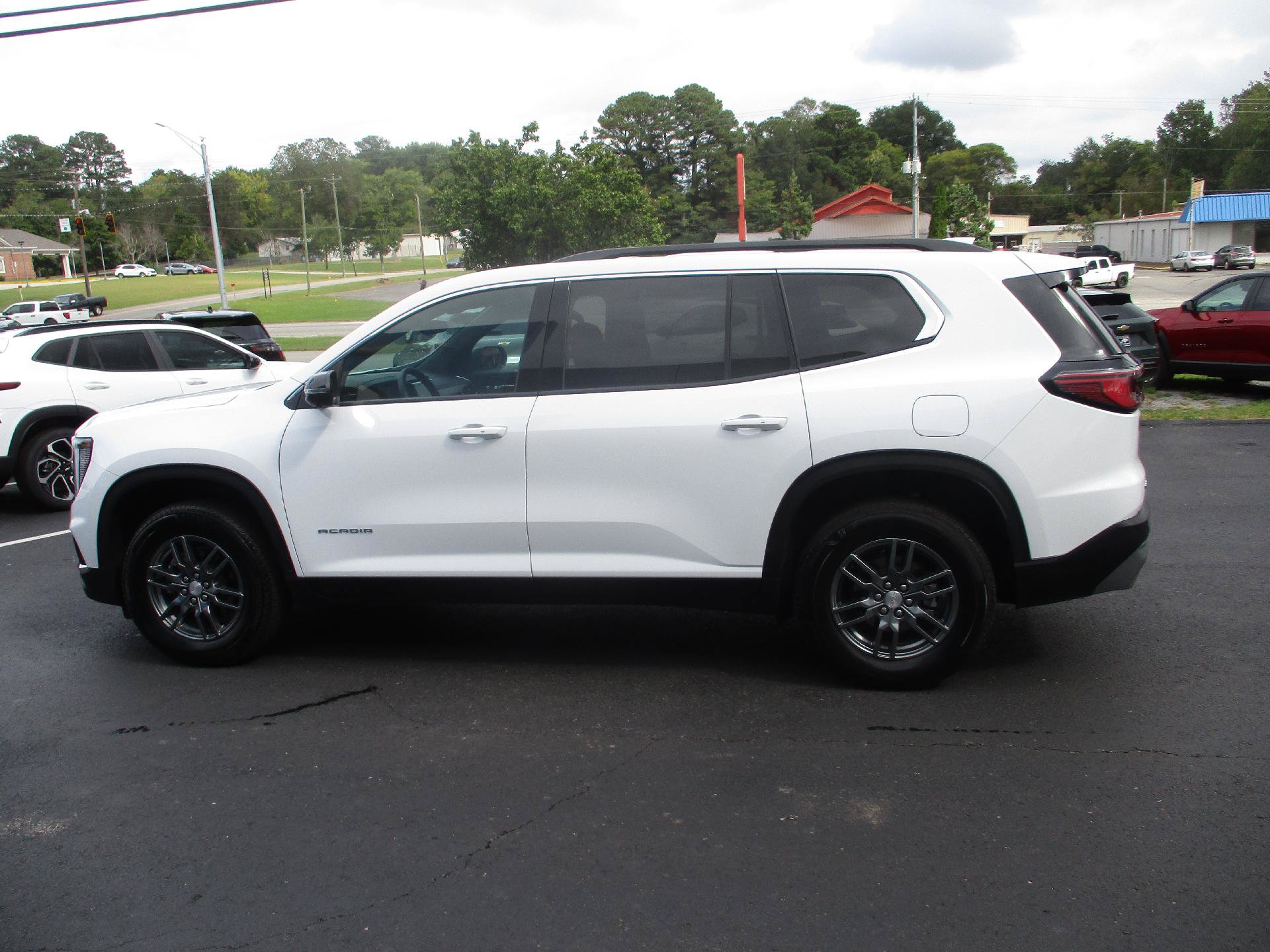 Used 2025 GMC Acadia Elevation FWD image 6