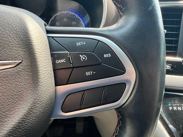 Used 2019 Chrysler Pacifica Touring-L FWD image 15