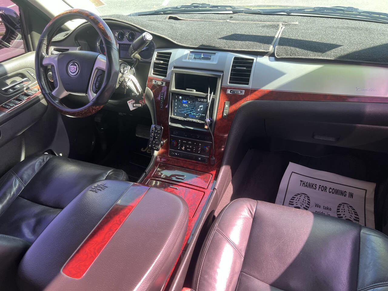 Used 2010 Cadillac Escalade Premium image 16