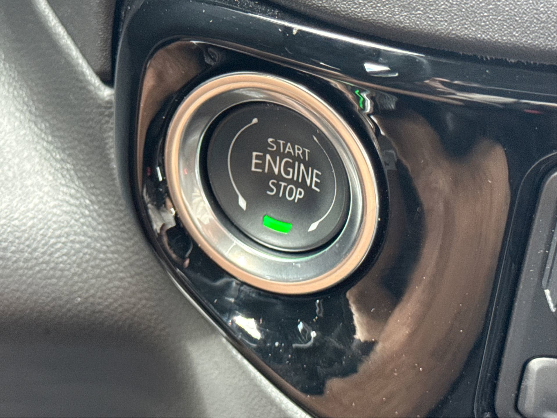 Used 2024 GMC Sierra 1500 SLT w/ SLT Premium Plus Package image 31