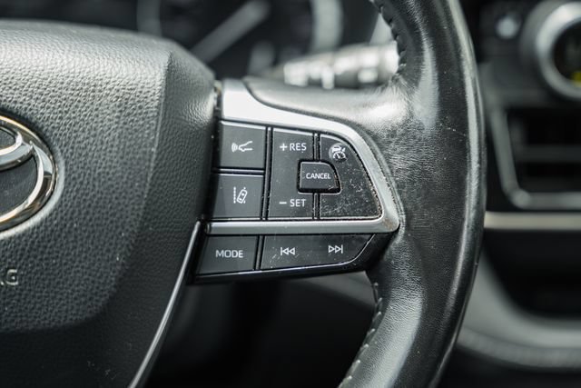 Used 2020 Toyota Highlander XLE AWD/4WD image 26