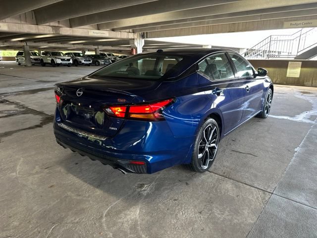 Used 2023 Nissan Altima 2.5 SR w/ SR Premium Package AWD/4WD image 3