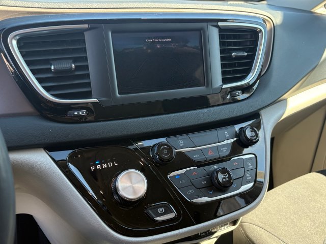 Used 2023 Chrysler Voyager LX FWD image 22