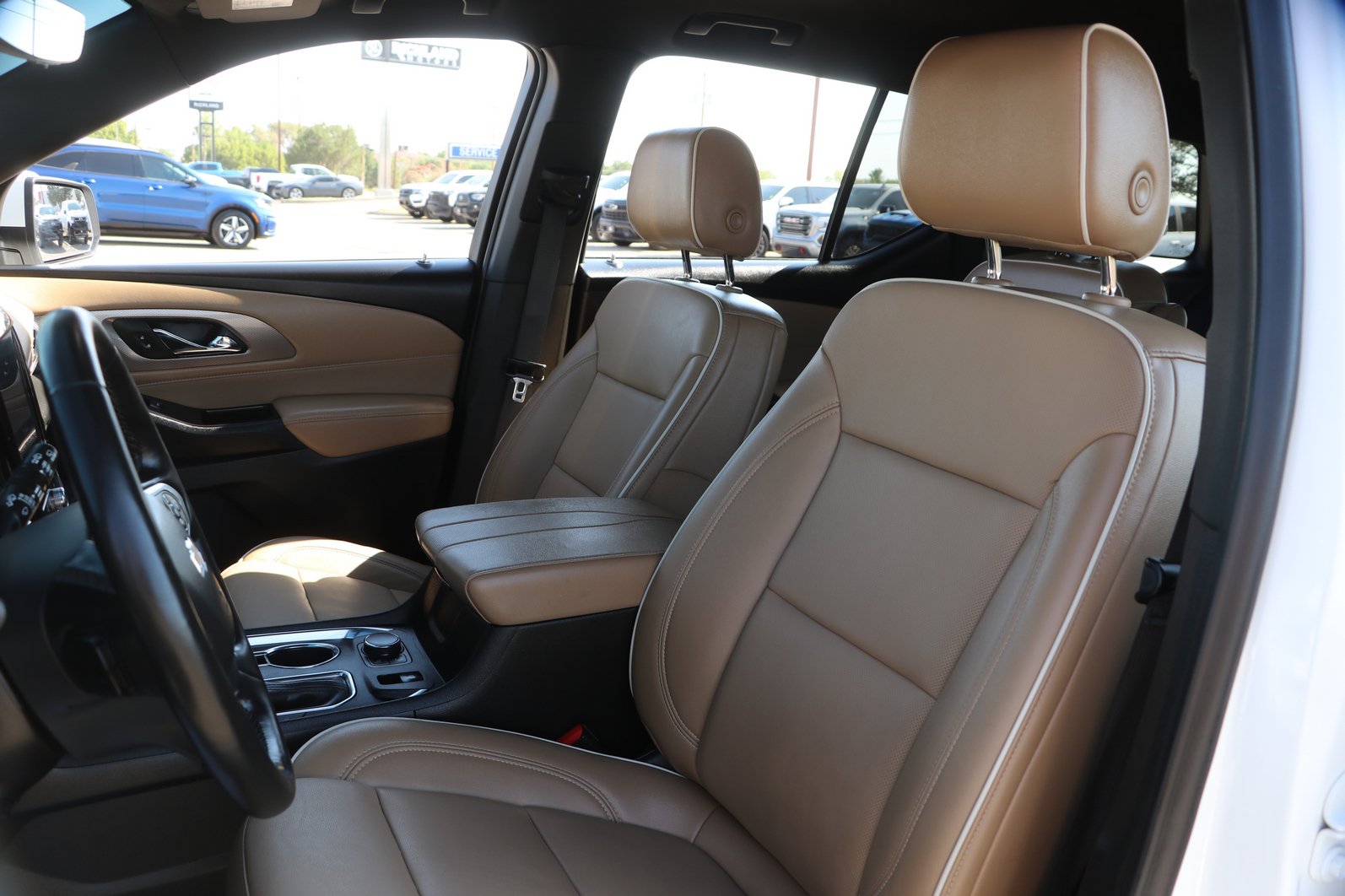 Used 2023 Chevrolet Traverse Premier FWD image 14