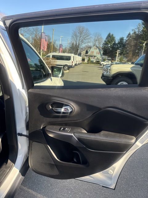 Used 2019 Jeep Cherokee Limited image 22