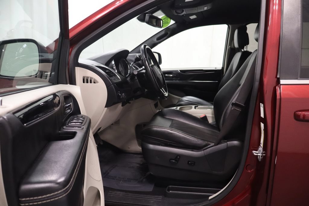 Certified 2019 Dodge Grand Caravan SXT FWD image 11