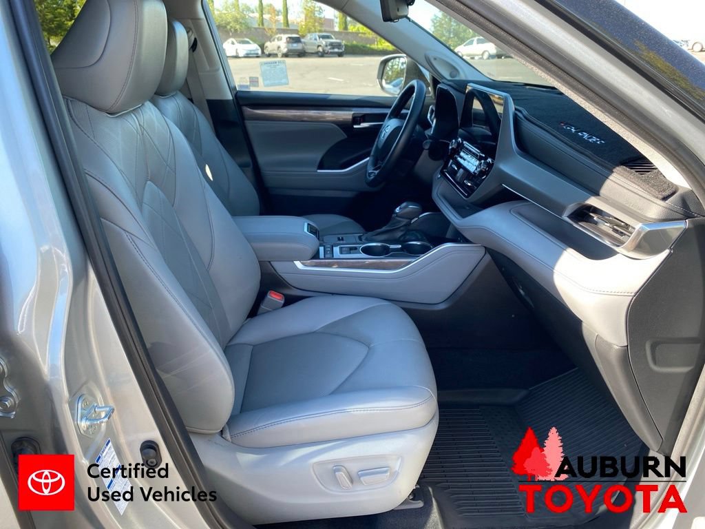 Certified 2021 Toyota Highlander Platinum AWD/4WD image 16